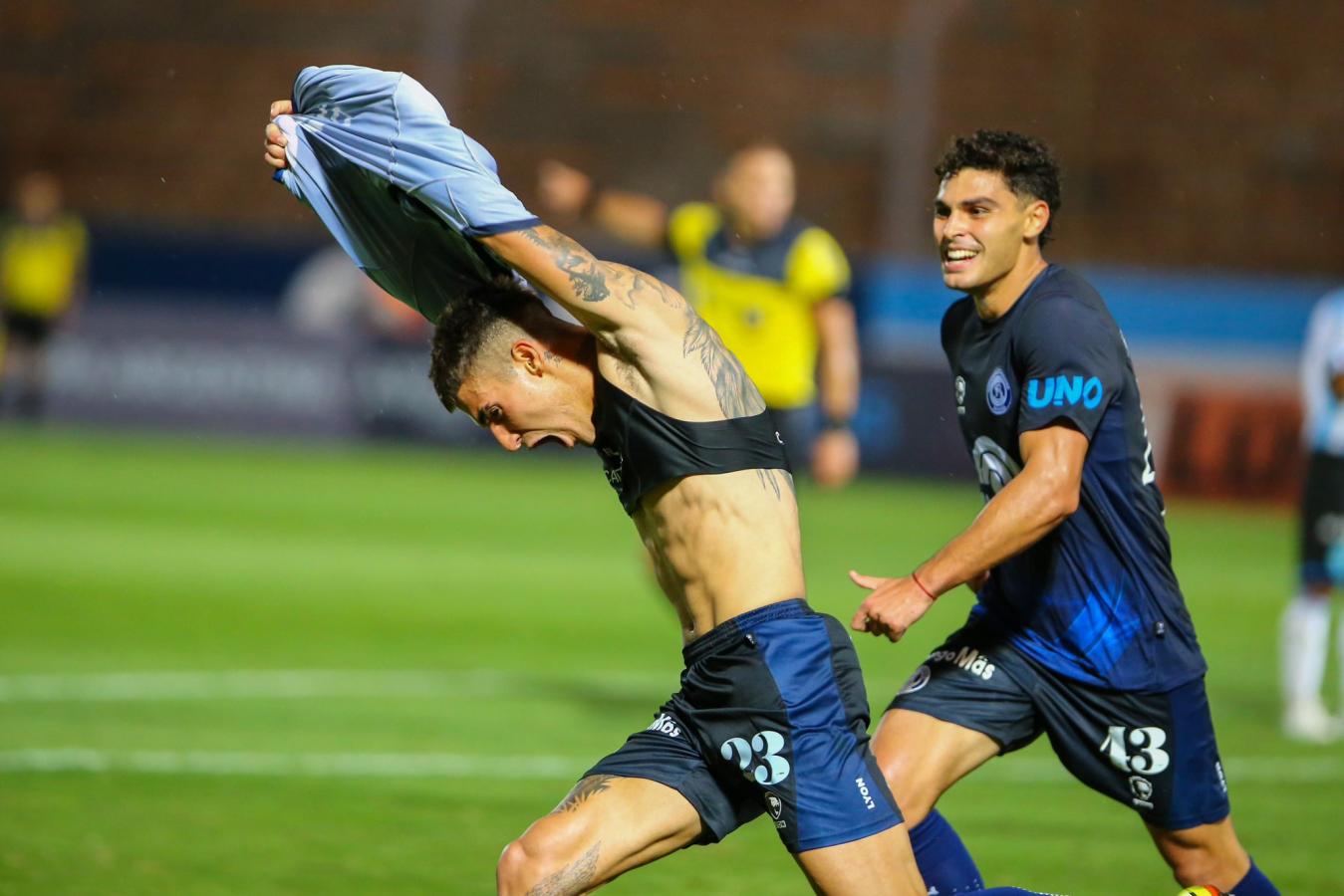 Imagen de Independiente Rivadavia ganó sobre la hora y avanzó en la Copa Argentina