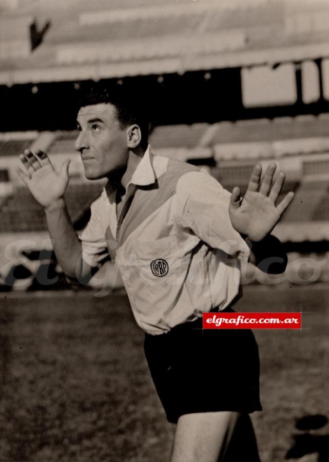 Imagen Pipo en 1946 a los 21 años. Había llegado a River cuatro años antes proveniente de Platense.