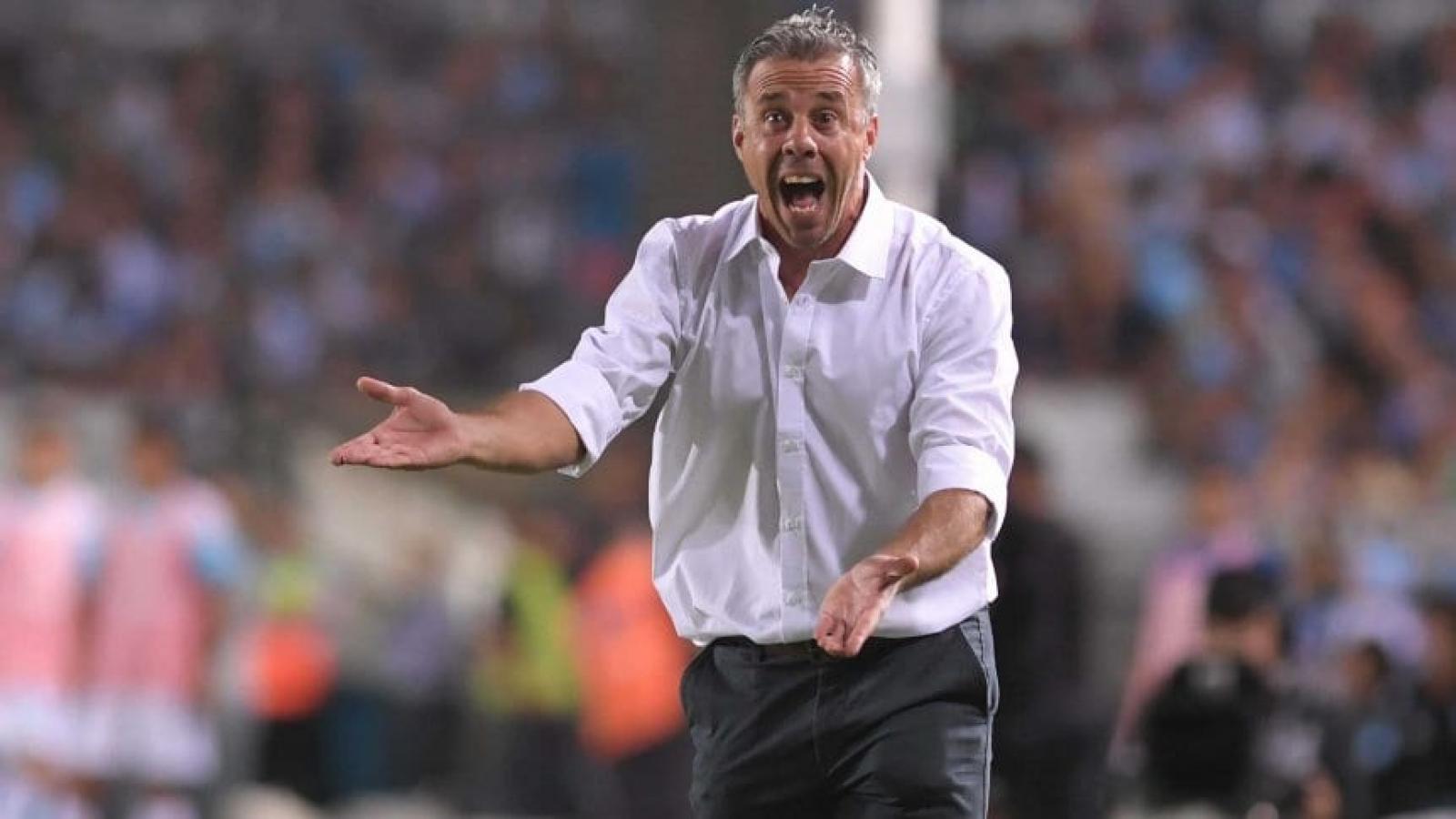 Imagen Pusineri en cancha de Racing: derrota histórica en el clásico.