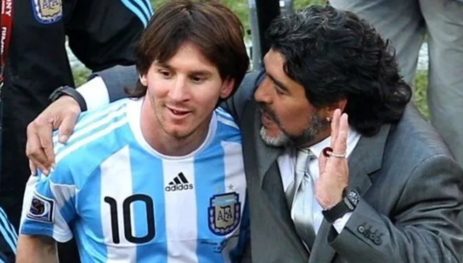 Imagen Diego y Messi: los dos 10 más emblemáticos de la historia del fútbol argentino.