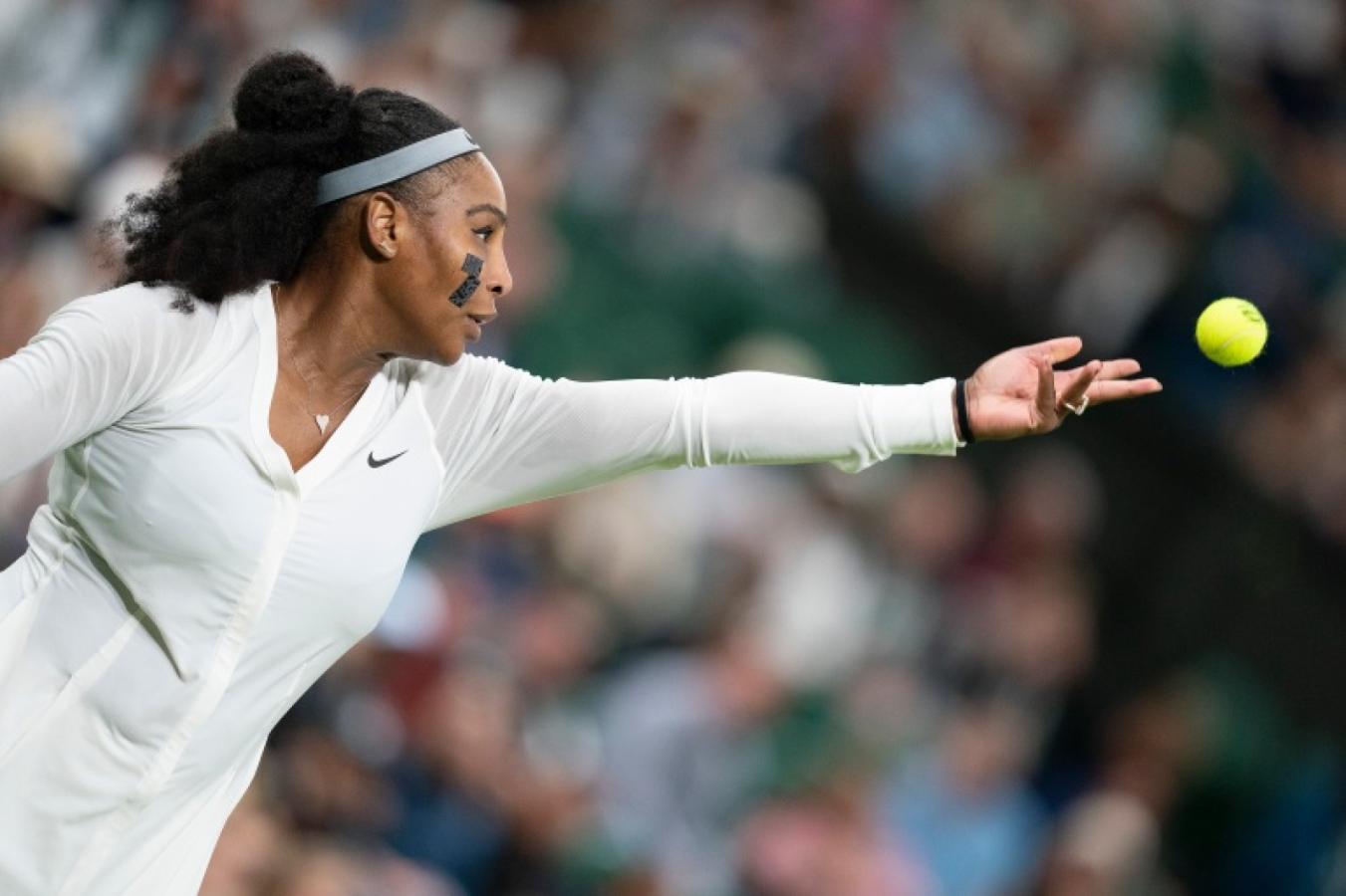 Imagen de Serena Williams y el sorpresivo parche en su rostro