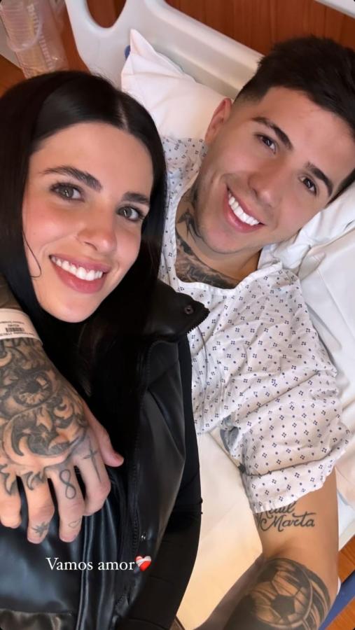 Imagen La foto que compartió la pareja de Enzo Fernández luego de la operación.