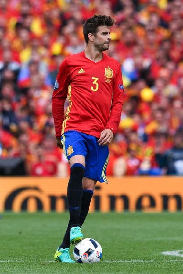 Imagen Gerard Piqué, otro crack al que el Flaco puso a la misma altura que el Kaiser alemán.