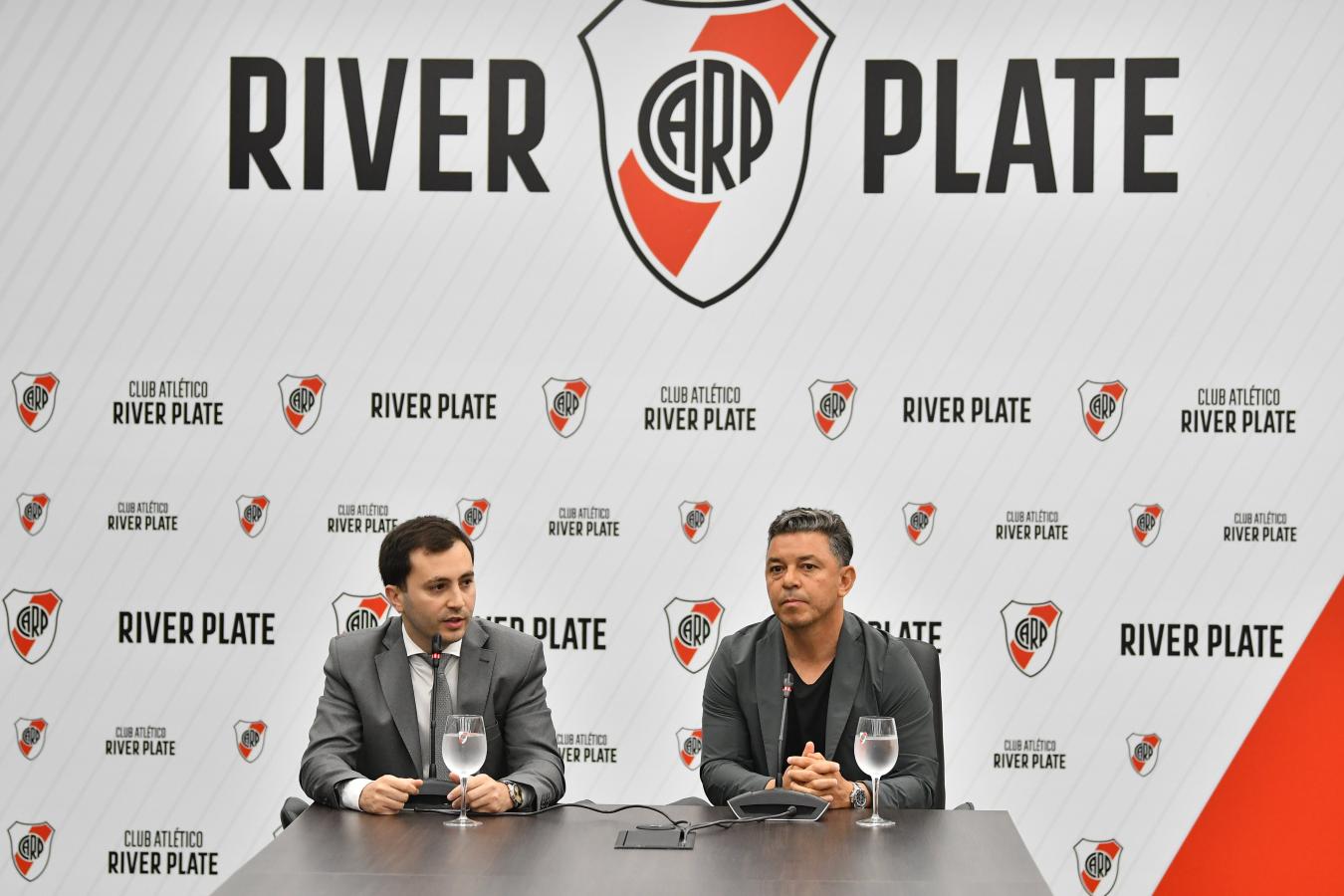 Imagen El anuncio de la extensión de contrato de Gallardo antes del Superclásico: la jugada estratégica en la oficina.