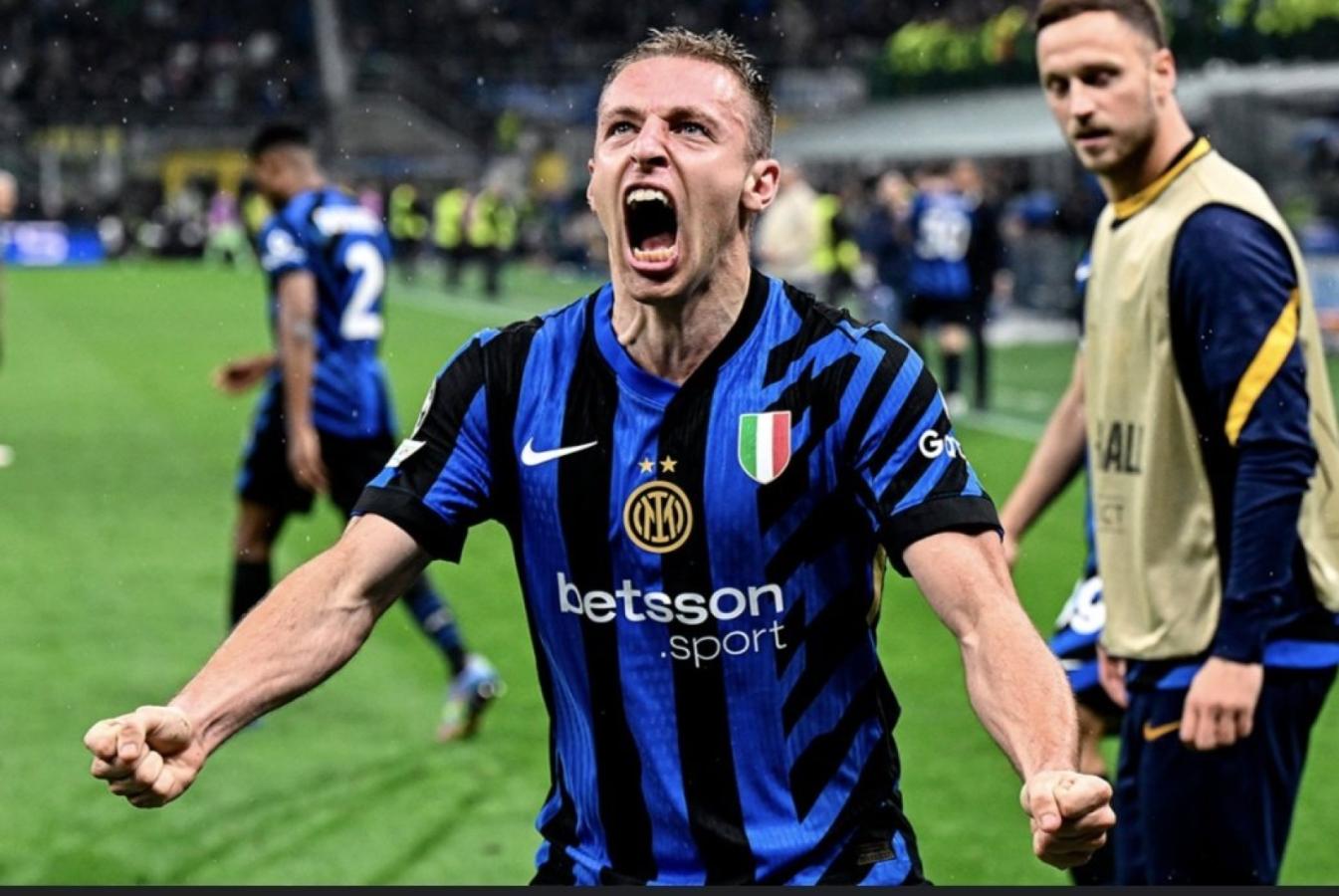 Imagen Davide Frattesi, el jugador que pretende Roma y que sería competencia directa de Paredes.