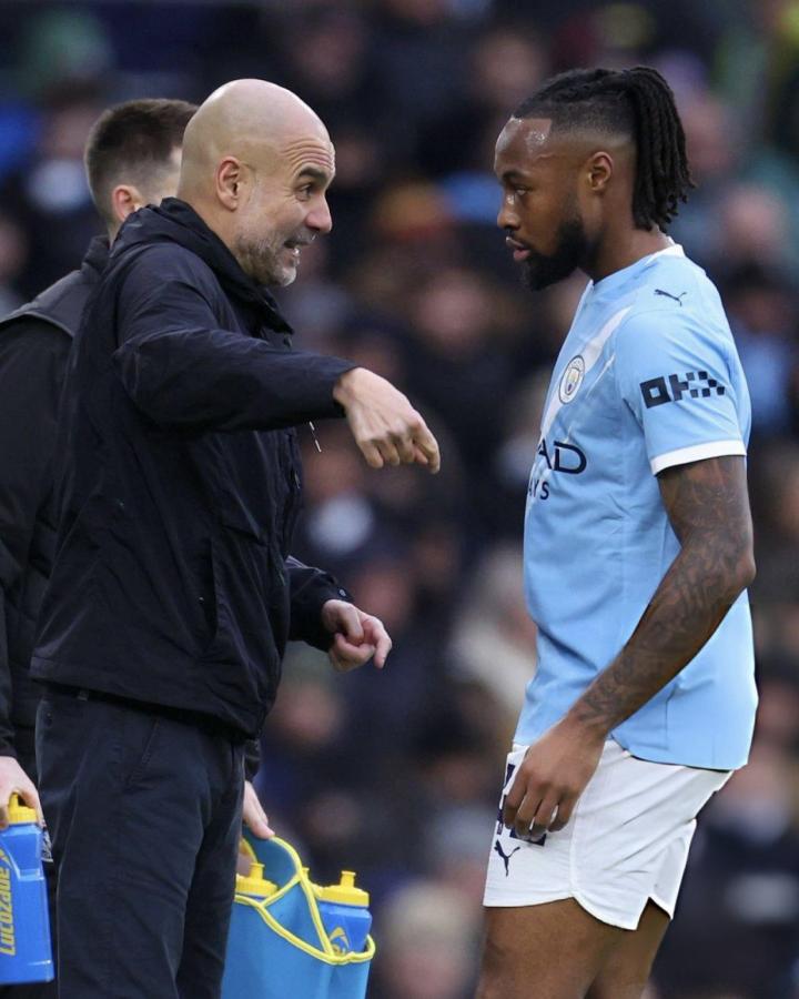 Imagen Pep le da indicaciones a Semenyo, una de las últimas adquisiciones del City.