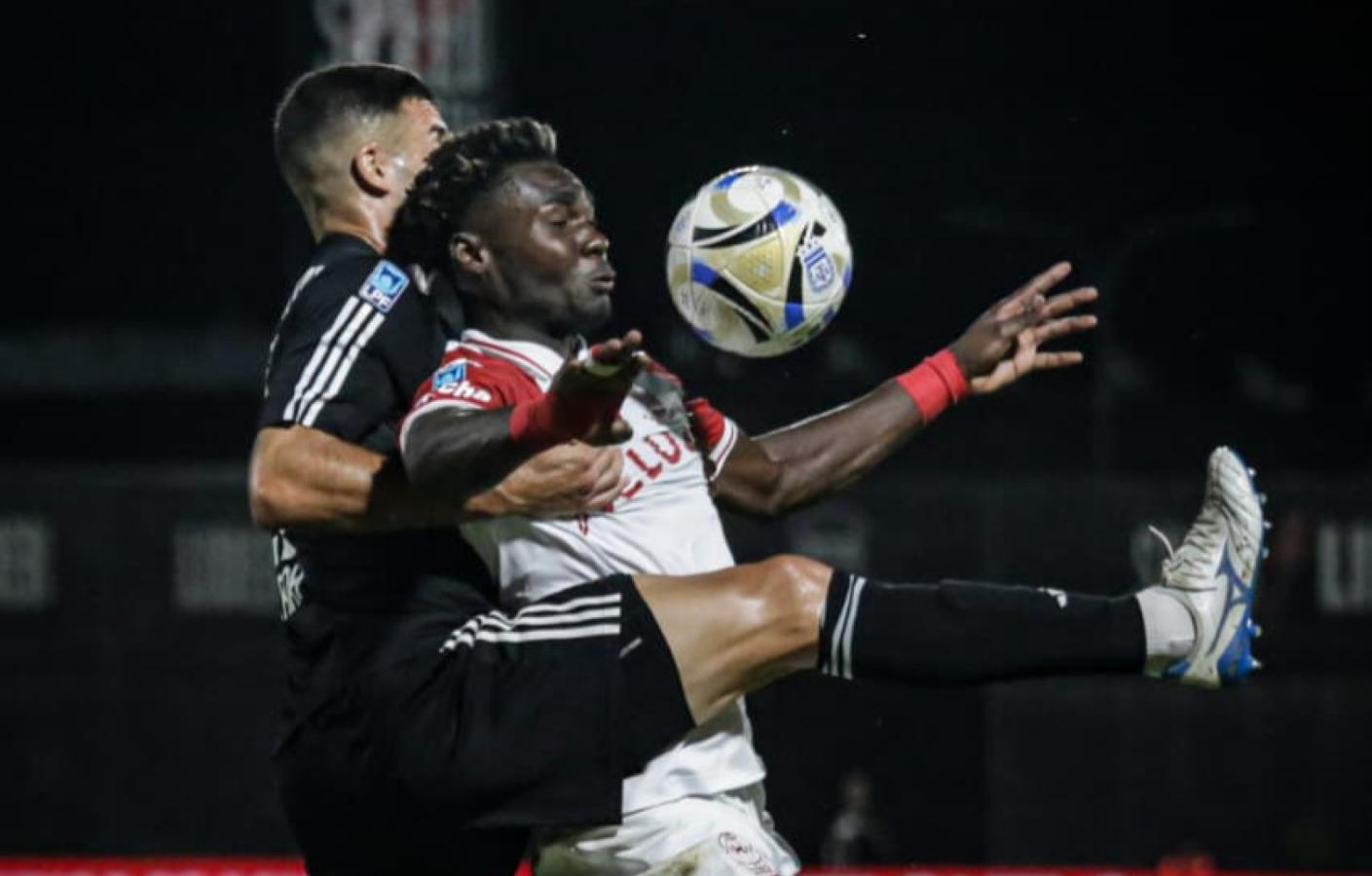 Huracán resistió con diez ante Riestra, que sigue sin ganar | El Gráfico