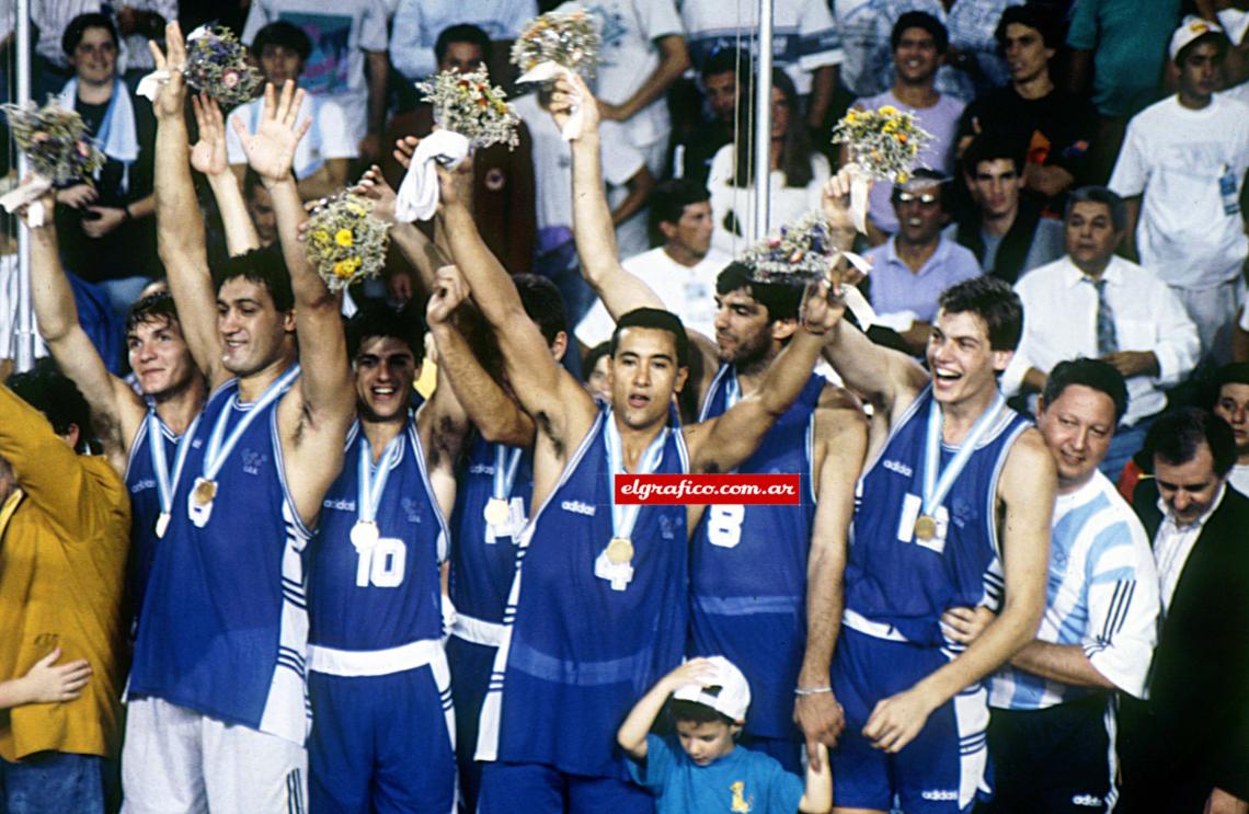 La felicidad y las medallas doradas en el pecho.