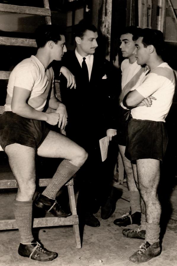 Imagen En un alto de la filmación el "atómico" Boyé conversa con Di Stéfano, José Vigo y Hector Ferrari.