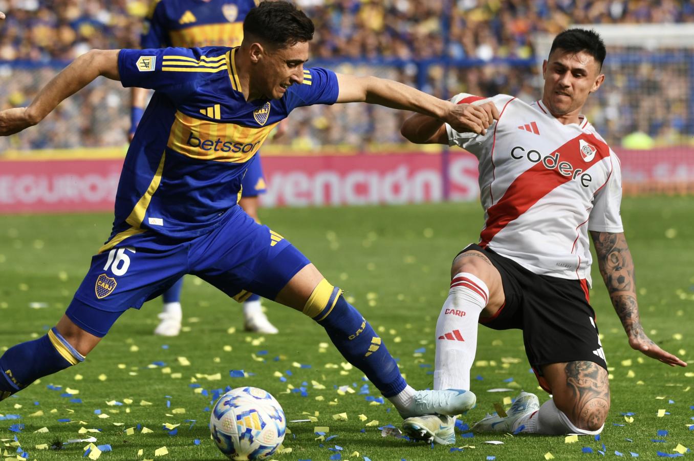 Imagen El mejor partido de Bareiro en River fue en la Bombonera. No marcó ningún gol con la camiseta millonaria. Foto: Fotobaires