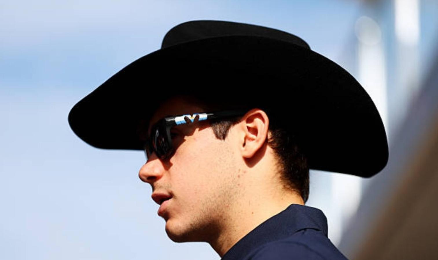 Imagen Colapinto, en modo tejano para el Gran Premio de Estados Unidos.