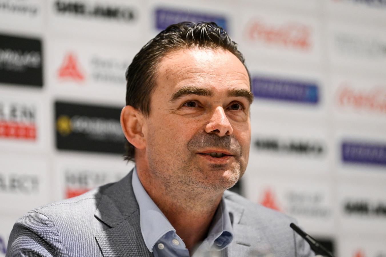 Imagen Marc Overmars, apartado del fútbol internacional por dos años. Imagen: AFP.