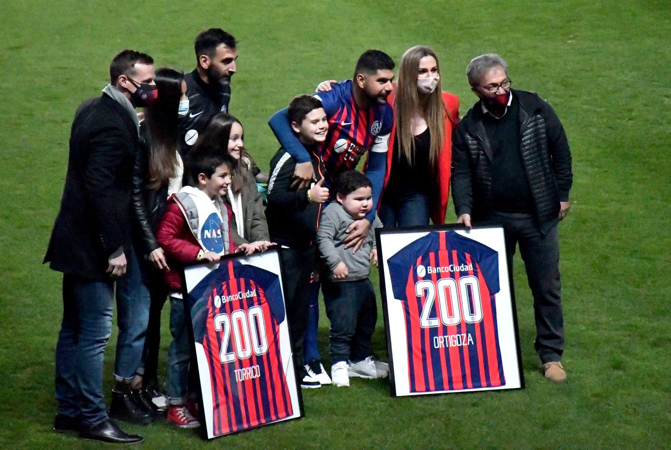 Imagen Ortigoza y Torrico cumpliendo los 200 partidos juntos. Mañana se despiden del Ciclón. Crédito Fotobaires.