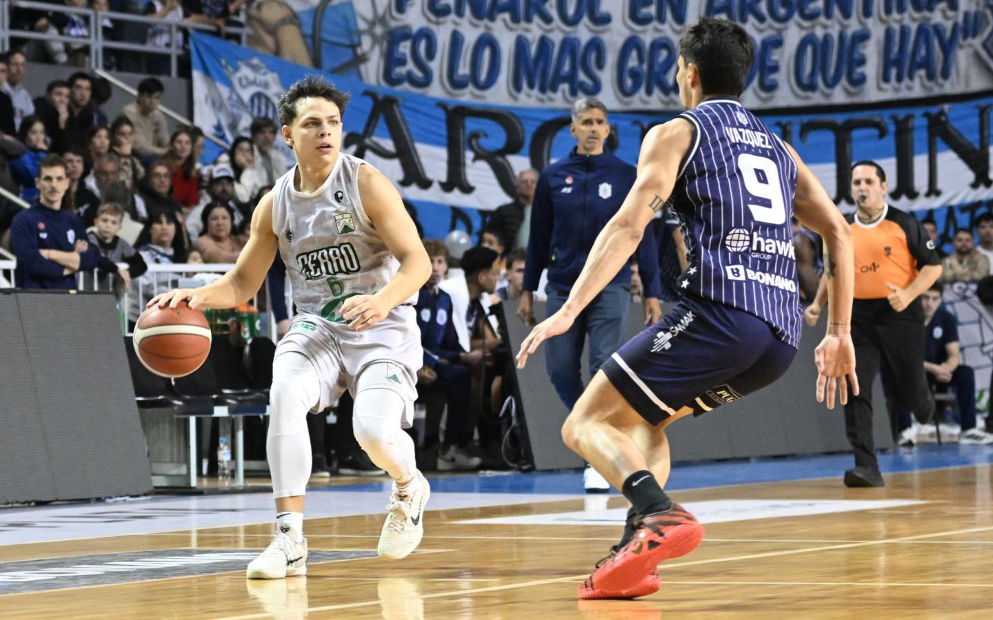 Imagen Ferro se medirá con Regatas Corrientes.