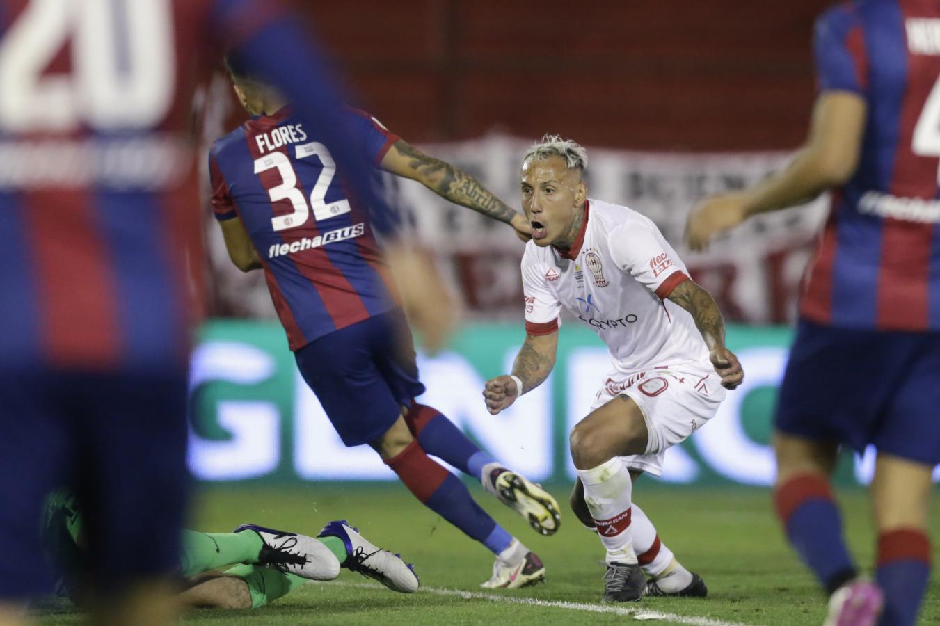 Imagen La última vez fue triunfo para Huracán (FOTOBAIRES)