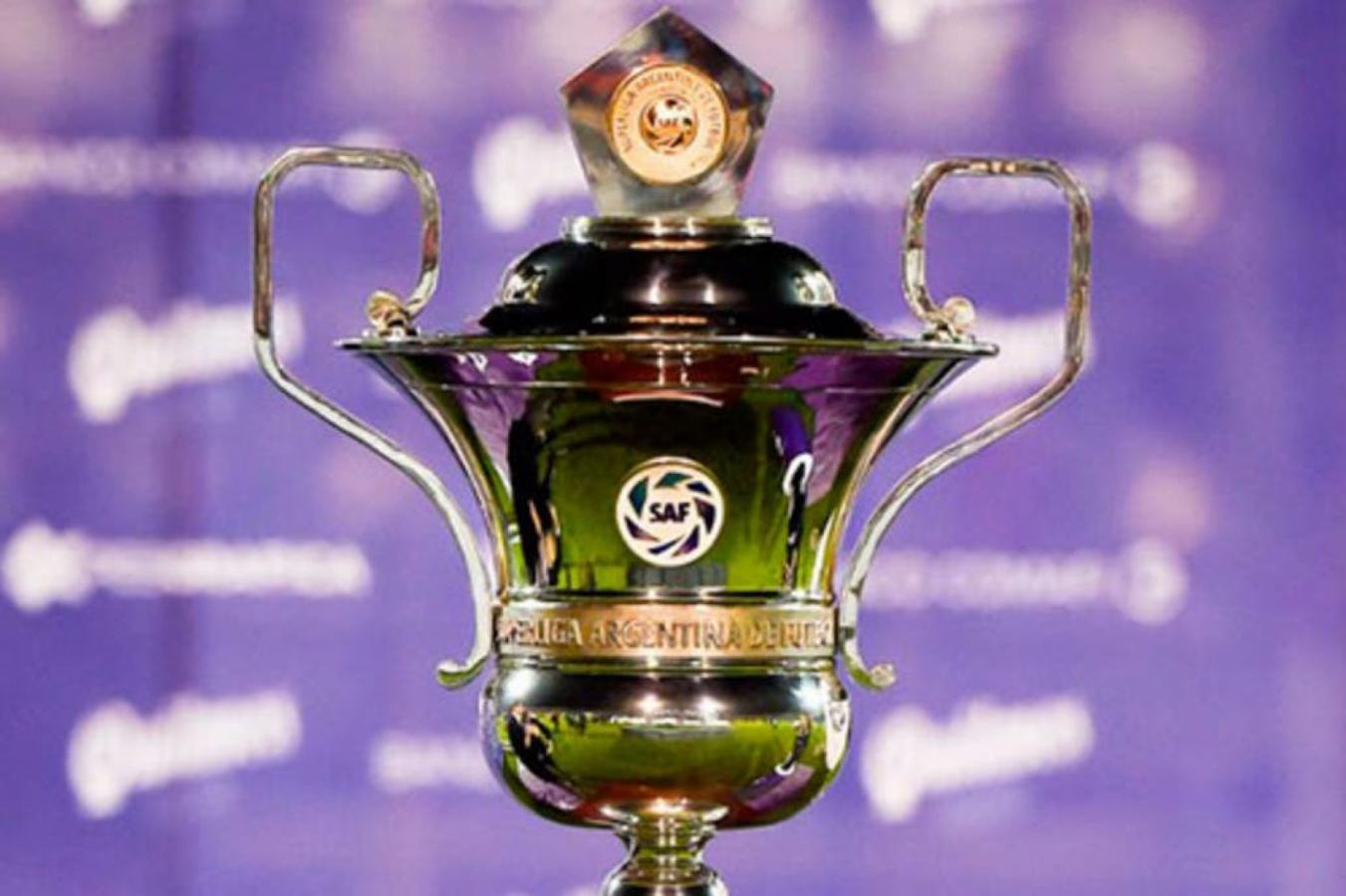 Imagen El trofeo que recibirá Boca Juniors antes del partido.