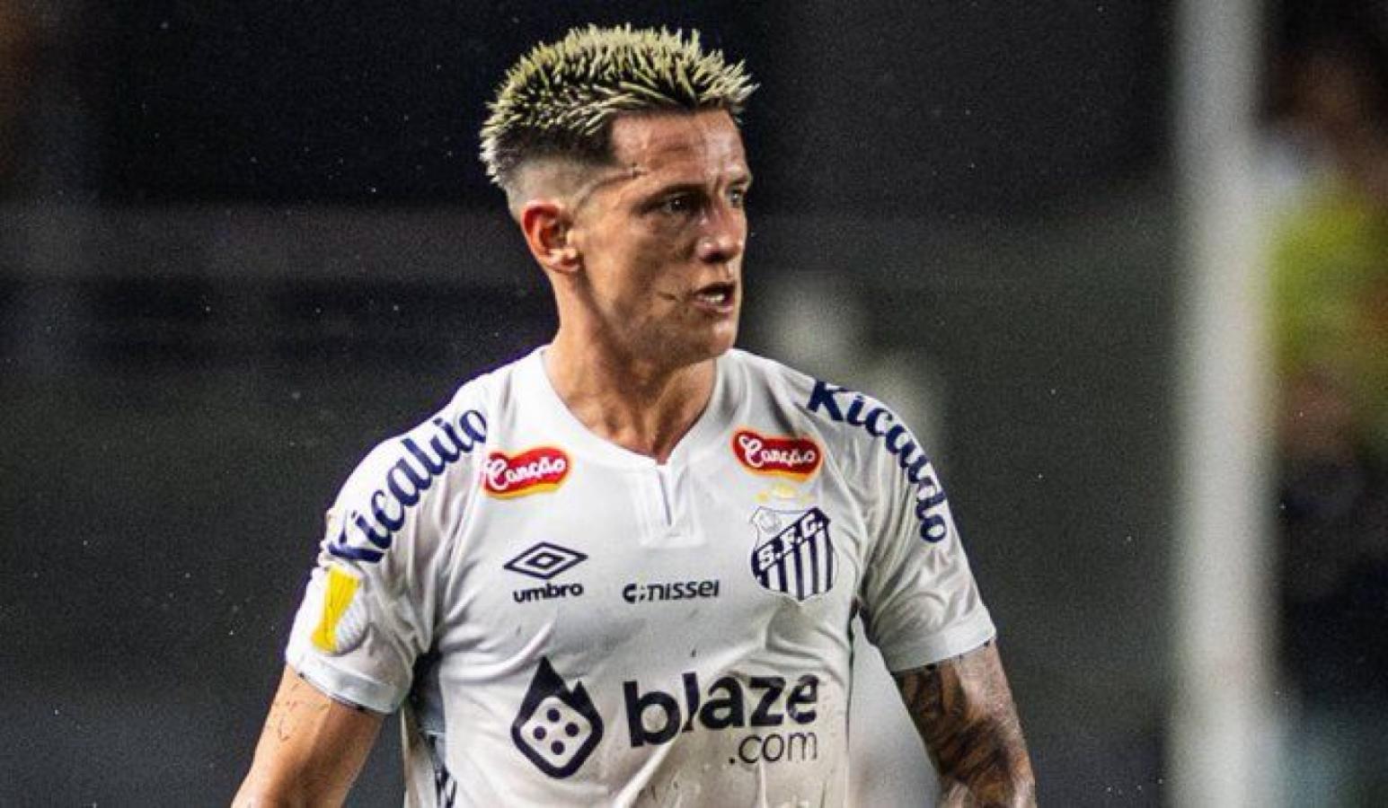 Imagen Leo Godoy, de último paso por Santos, se suma al Rojo.