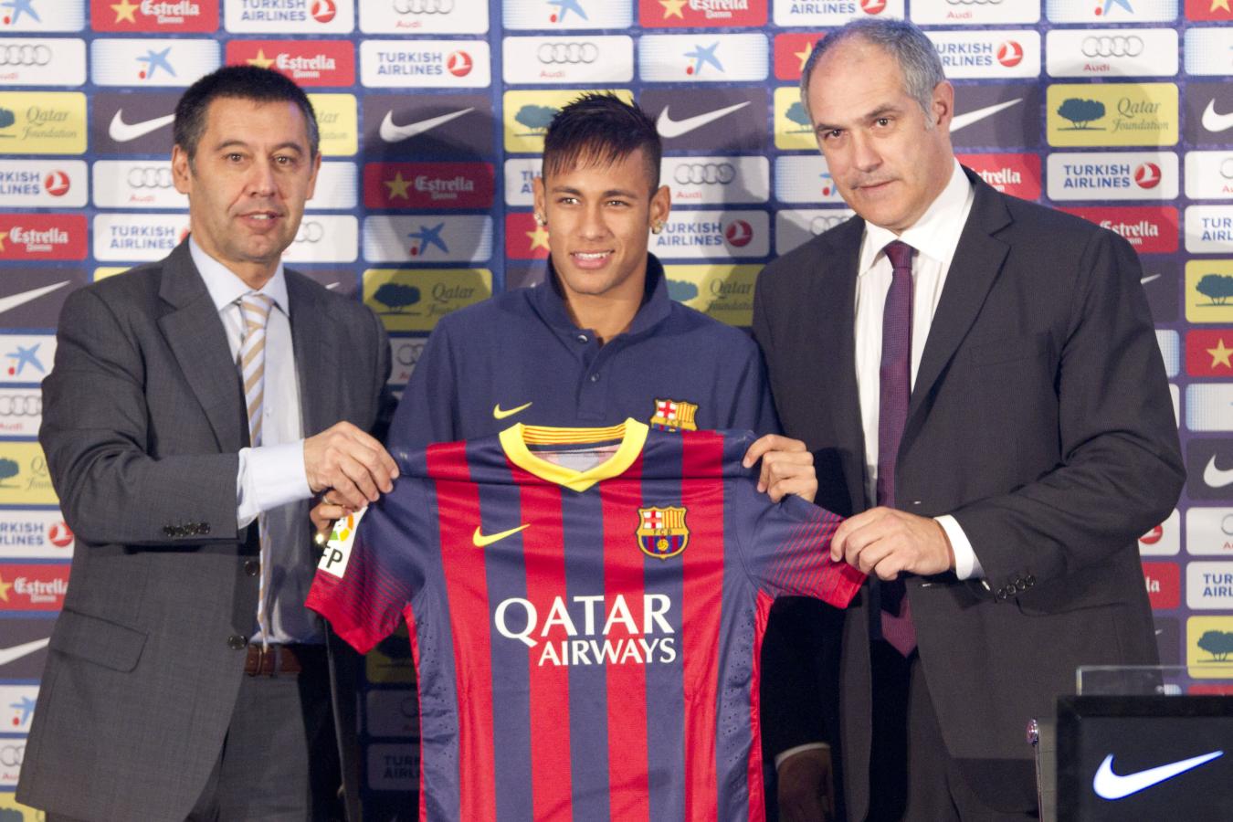 Imagen Neymar, a juicio oral en Barcelona por cargos de corrupción en la irregular transferencia desde Santos al club catalán en 2013.(AFP)