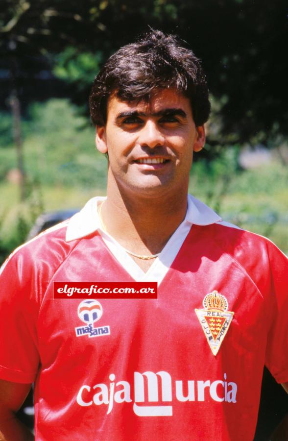 Después del Mundial, jugó dos años en el Stade Brestois 29, de Francia, y posteriormente una temporada en Murcia, España (foto).