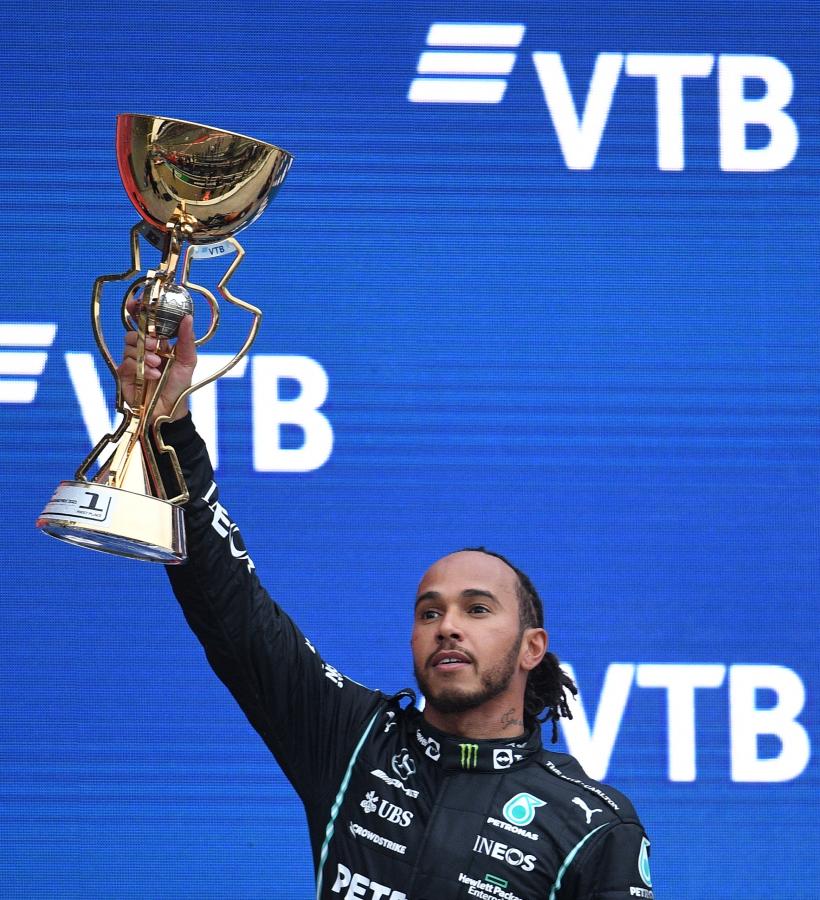 Imagen Hamilton, en lo más alto del podio en Sochi (AFP)