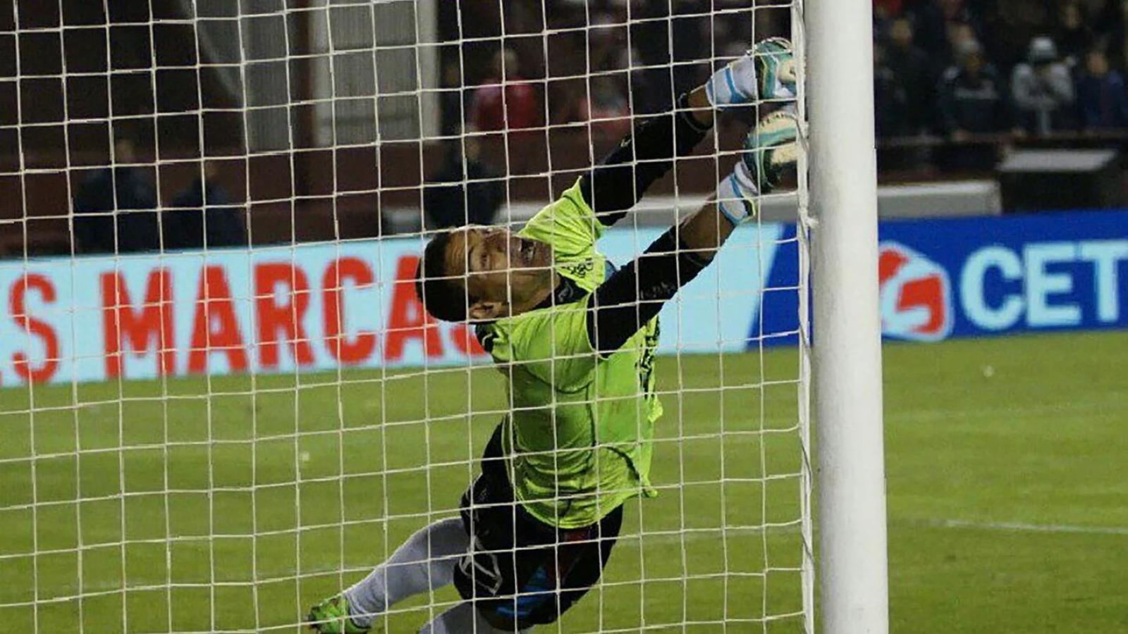 Imagen Con Brown de Adrogué fue héroe al taparle dos penales a Independiente y eliminarlo de la Copa Argentina.