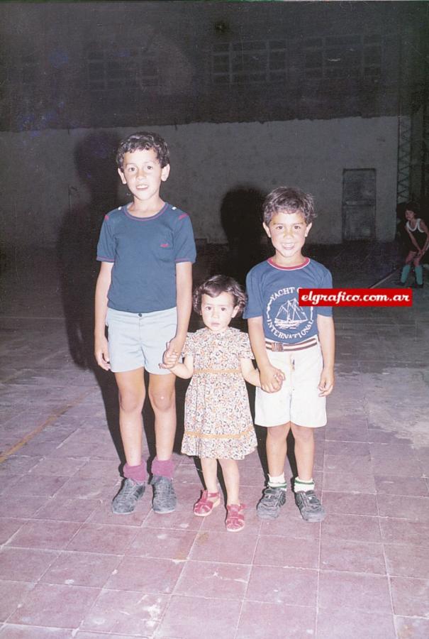 Los Montenegro. Ariel y Daniel junto a su hermana Anabella, la mimada de la familia.