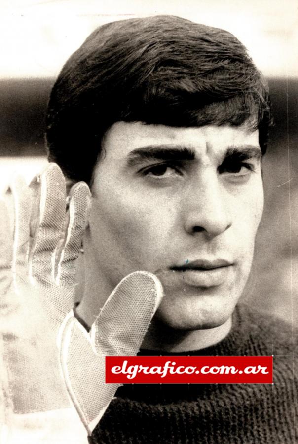 Imagen Cejas, arquero campeón de la Copa Libertadores e Intercontinental del 1967.