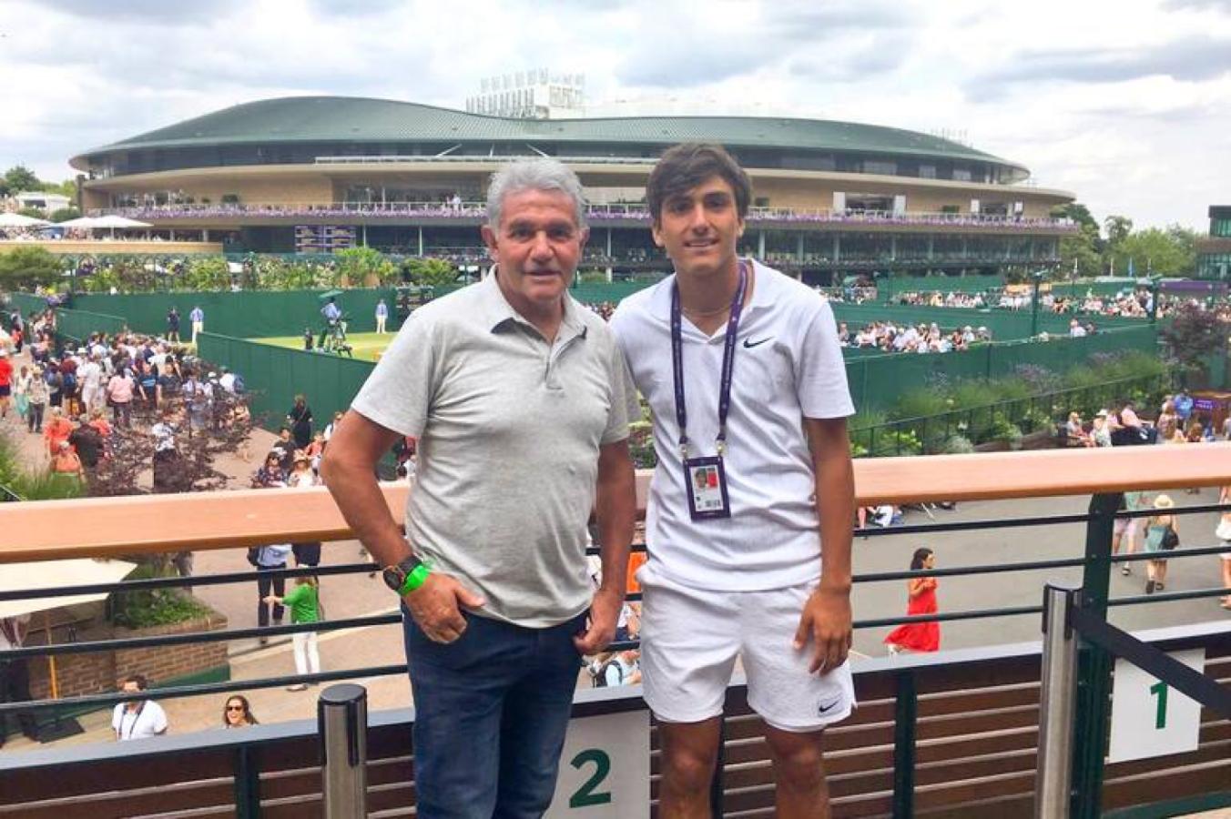 Imagen Román junto a Jorge, su papá
