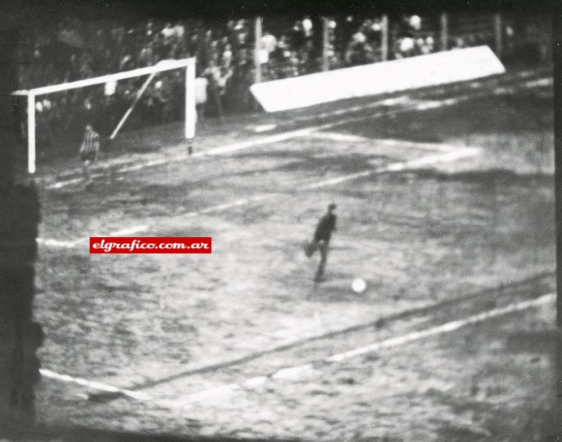 Imagen Espip sigue con la pelota dominada.