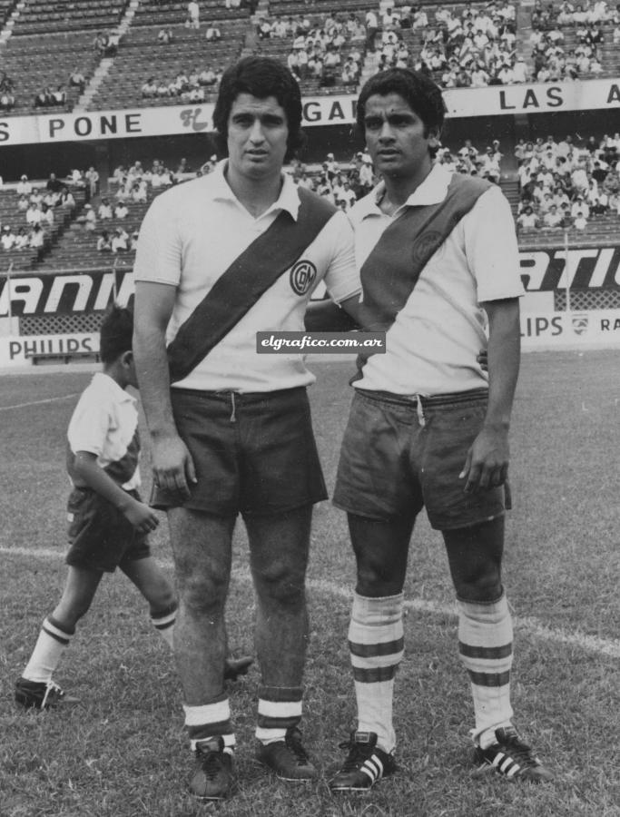 Imagen POSTERIOR A LA PUBLICACIÓN DE LA NOTA. Ángel con Enrique Camacho el 6 de junio de 1972.
