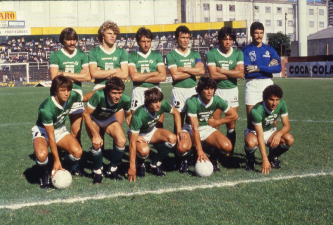 Imagen Parados de izquierda a derecha: Carlos Alberto Arregui, José Carlos Fantaguzzi, Oscar Garré, Héctor Cúper, José Luis Carrizo y Eduardo Basigalup. Agachados: Oscar Acosta, Oscar Agonil, Daniel Fernández, Roberto Coeli y Alberto Márcico.