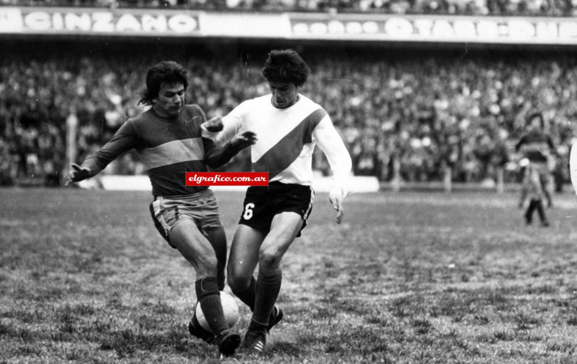 Imagen Passarella tuvo dos pasos por River como jugador. El primero fue entre 1974 y 1982, luego el segundo entre 1988 y 1989.