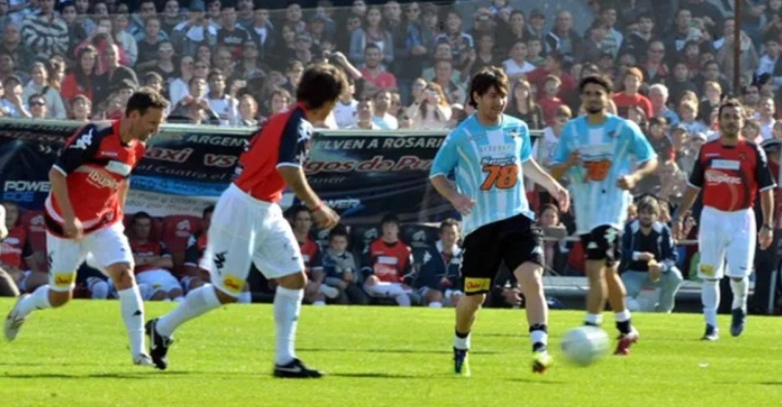 Imagen Messi, presente en el partido a beneficio de la Fundación Pupi en 2011 (La Capital)