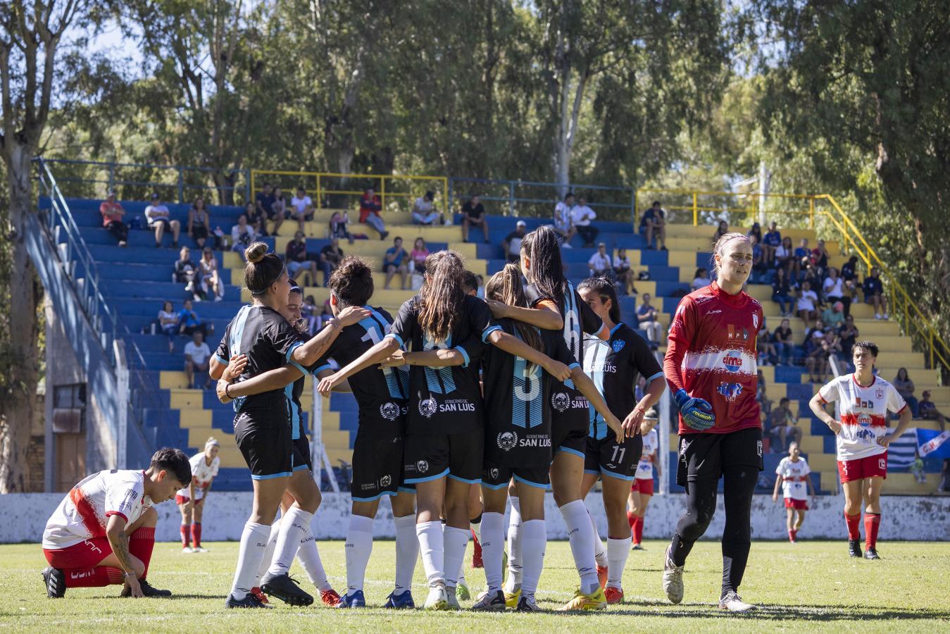 Imagen Las chicas festejan: tienen 28 goles a favor y uno en contra en estos primeros cuatro partidos.