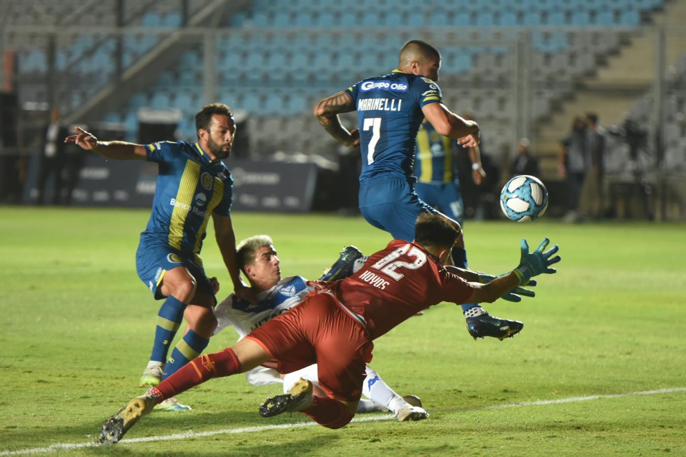 Marinelli capturó un rebote y puso el 1-1 parcial para Central.
