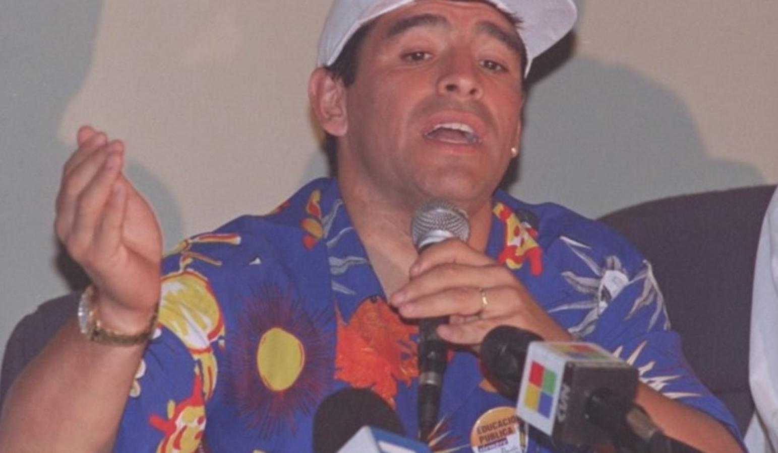 Imagen de El día que Maradona hizo jueguitos en la UBA