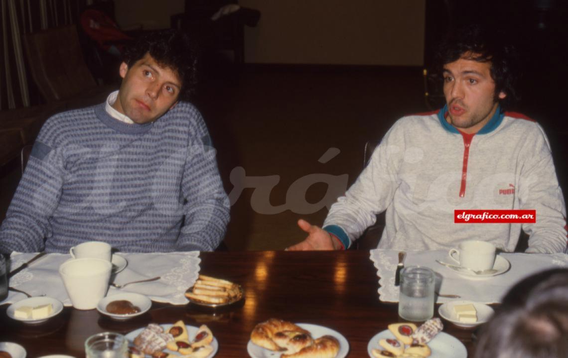 Miguel Angel Russo y Alejandro Sabella. En el 84 iban punteros con Estudiantes e integraban a la criticada Selección de Bilardo, pero defendían aquel proceso con toda la pasión de las palabras.