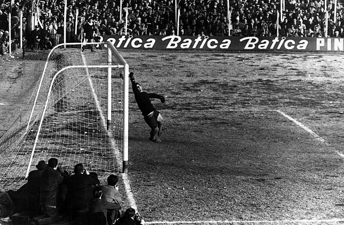 Imagen 1967. Gol de Madero a Racing.