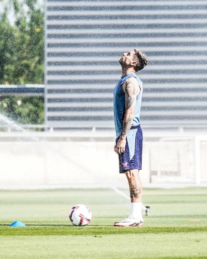 Imagen Cachete Montiel se encuentra realizando la pretemporada con Sevilla.