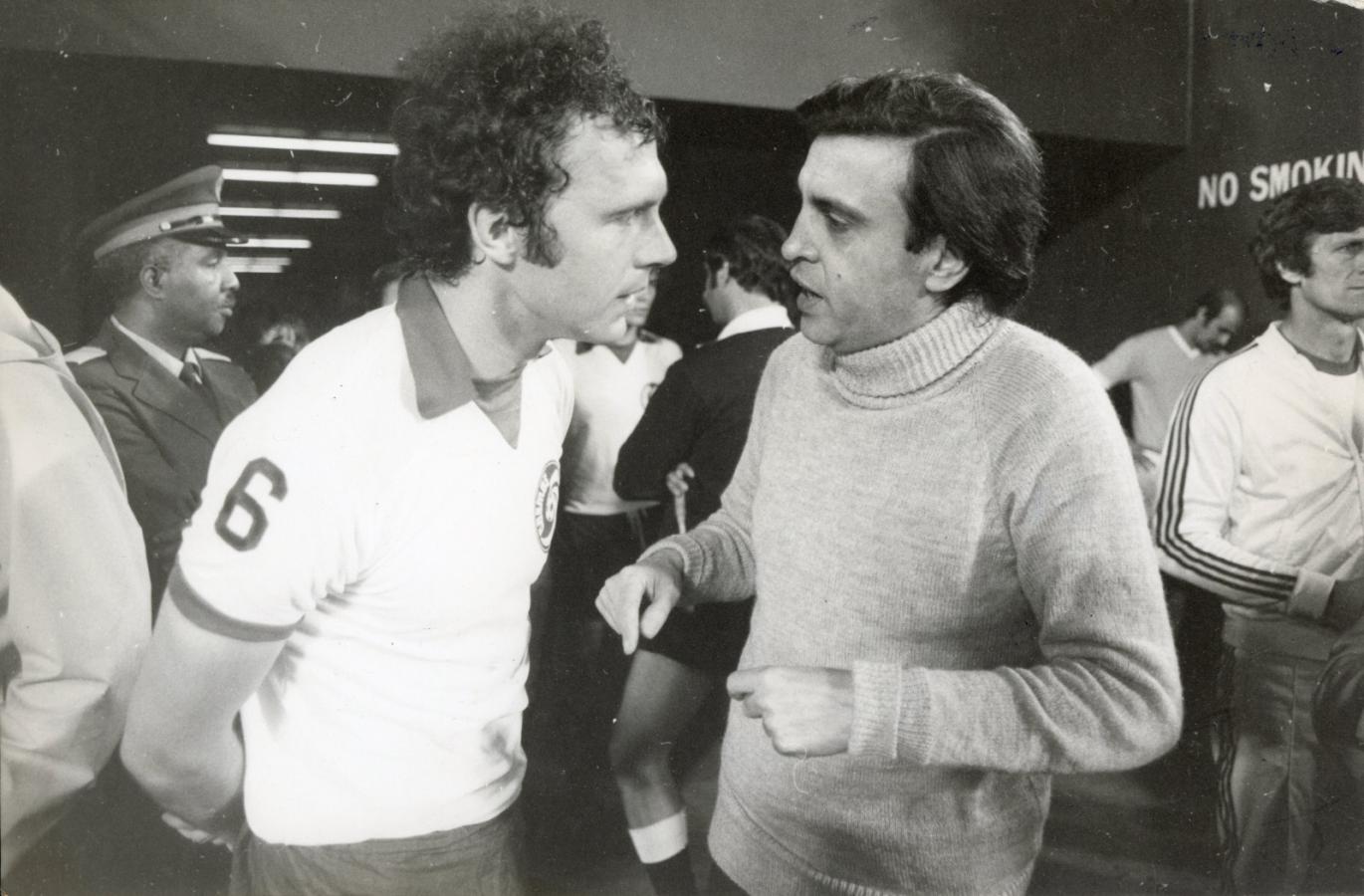 Imagen Beckenbauer, en 1975, antes de llegar a Cosmos. Archivo El Gráfico.