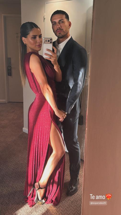 Imagen Paredes y su esposa, Camila Galante, ataviados para la ocasión.