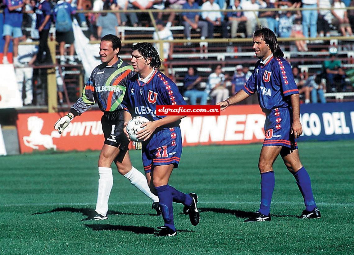 Imagen Entrando a la cancha por la U, junto a Sergio Vargas y Leo Rodríguez. 