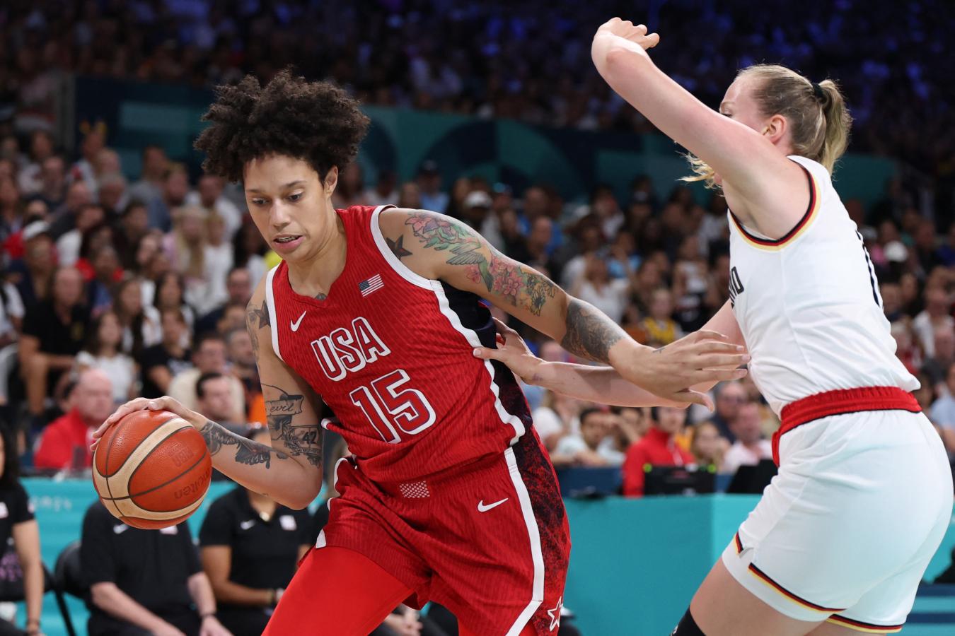 Imagen Brittney Griner en acción en los Juegos Olímpicos de París.
