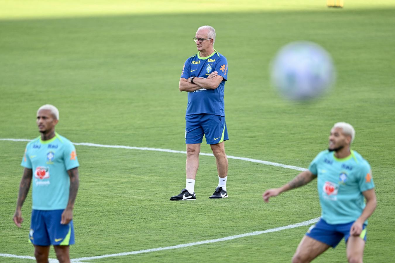 Imagen Un dron alteró la práctica de la Selección de Brasil.