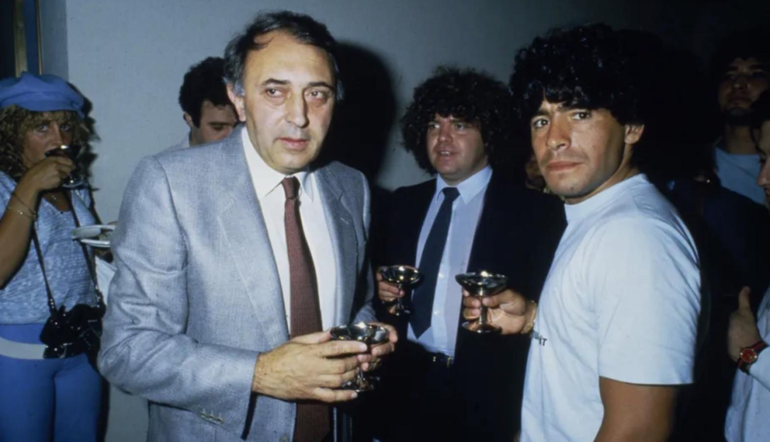 Imagen Maradona y Ferlaino, el presidente de Napoli.