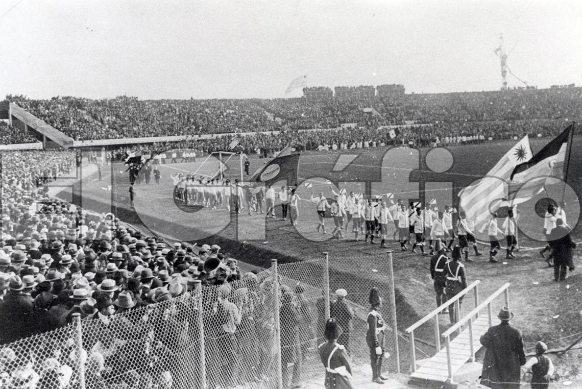 Imagen Inauguración del Centenario, 18 de julio de 1930, victoria de Uruguay 1-0 ante Perú con gol de Héctor Castro.