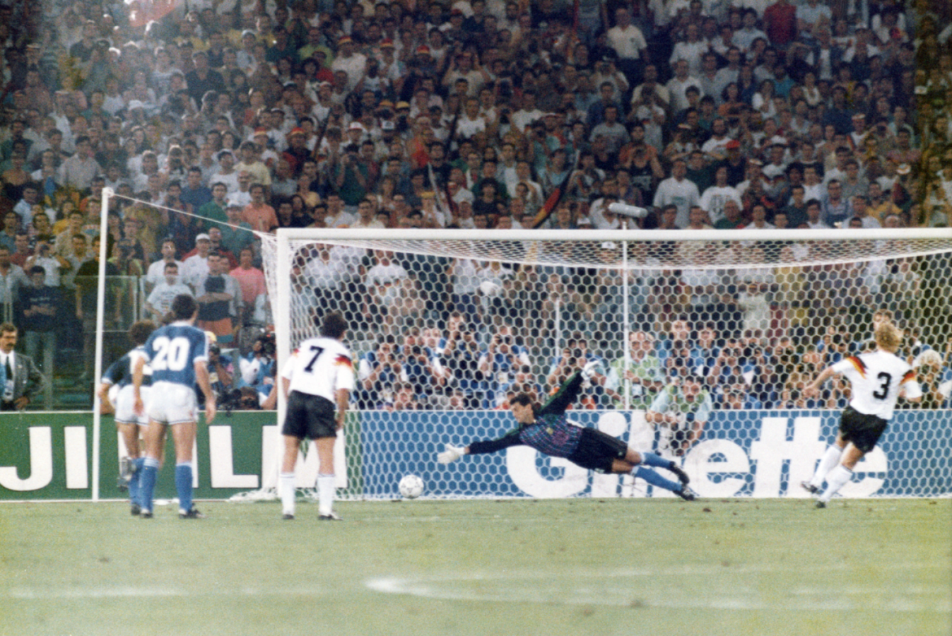 Imagen Völler marcó el penal con el que Alemania fue campeón.