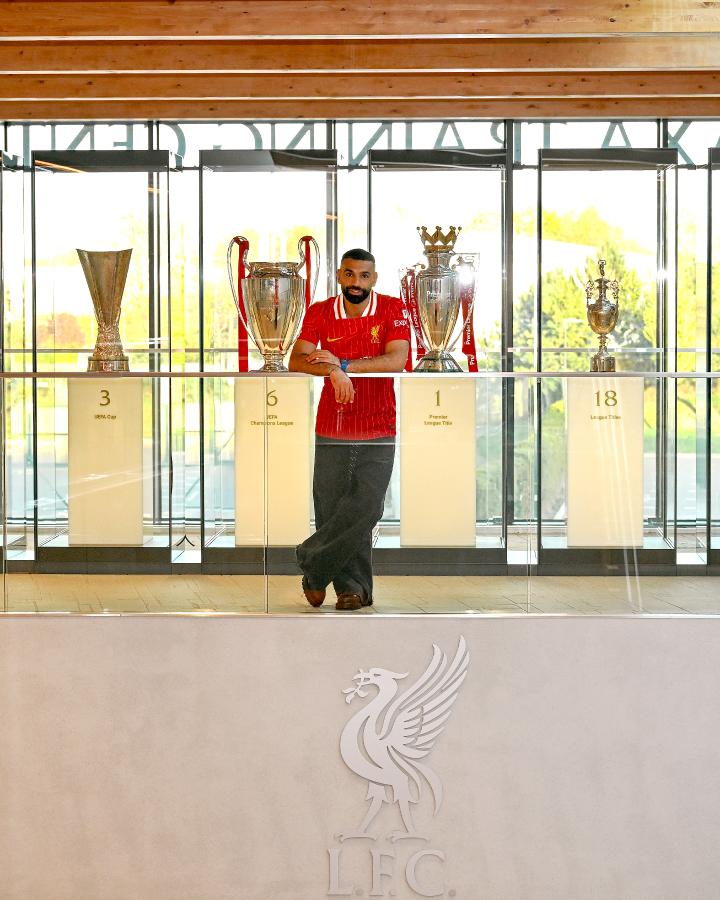 Imagen Salah se quedará en Anfield en busca de más trofeos.