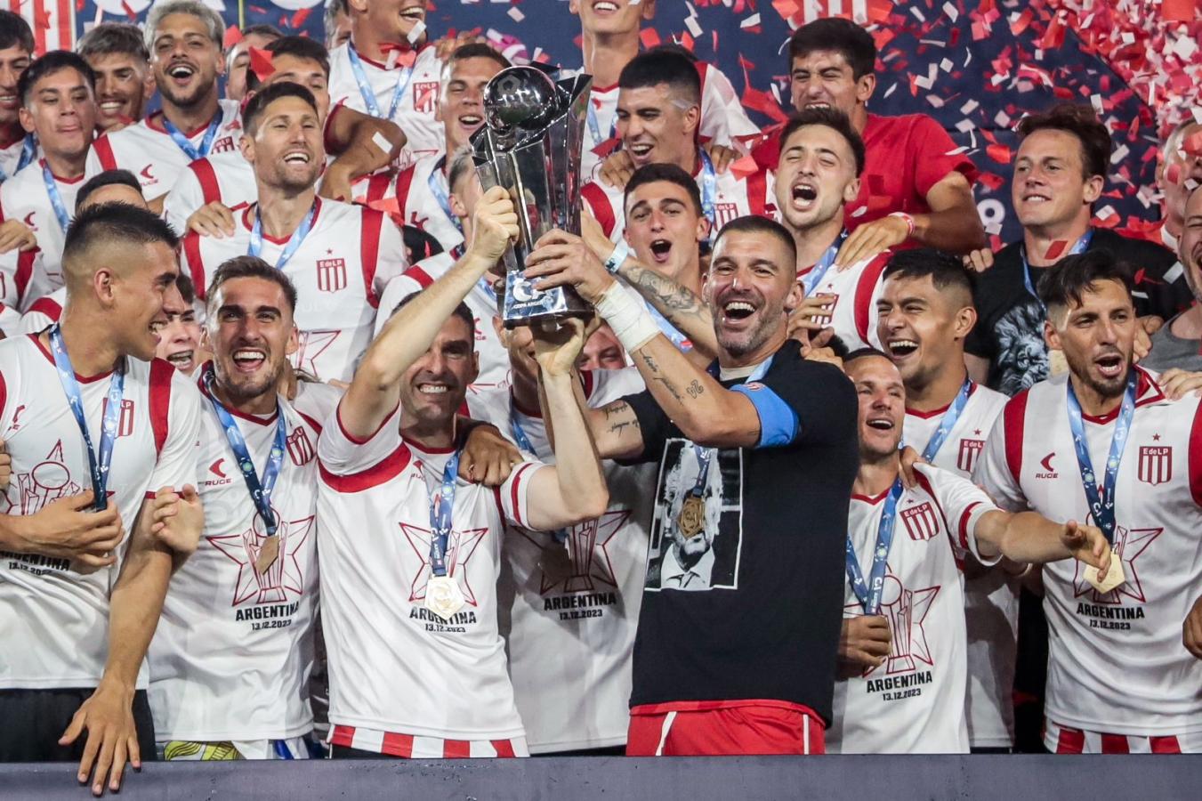 Imagen Estudiantes, campeón de la Copa Argentina, el mejor equipo del país.