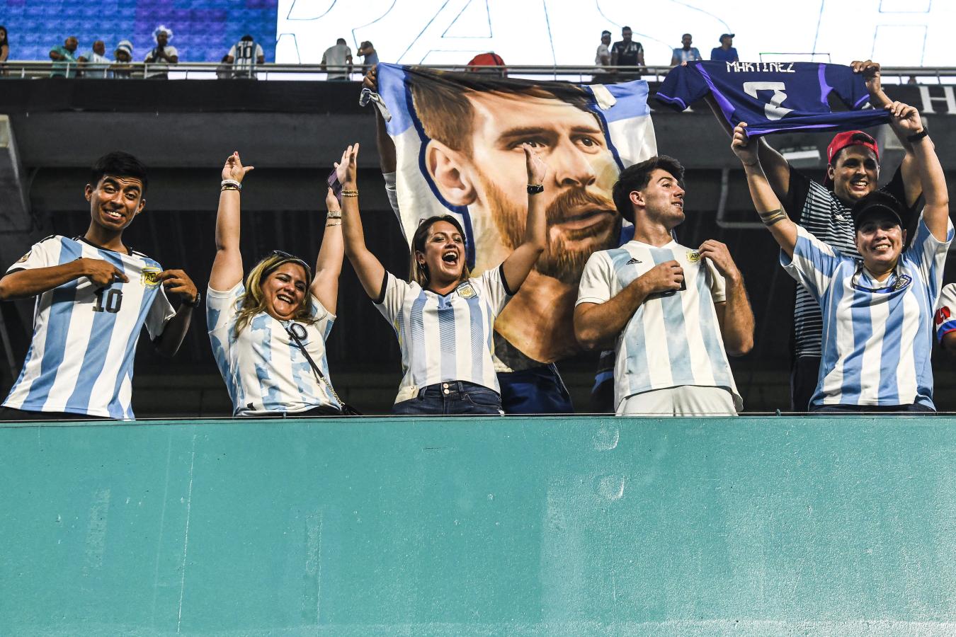 Messi celebra 'triunfo salvador' e canta: “Quero ser campeão mundial”